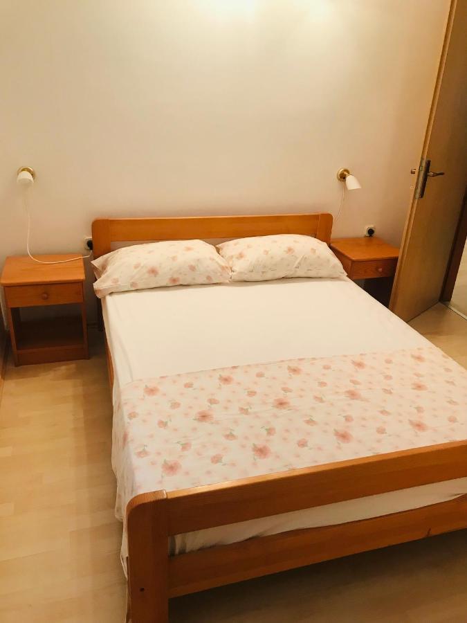 Apartman Negovetic Apartment เซรส ภายนอก รูปภาพ